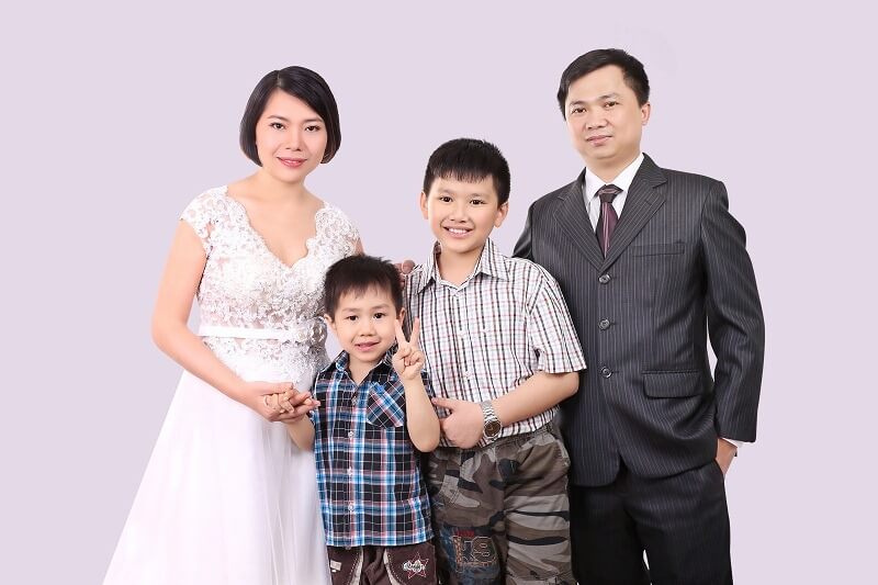 Cách tạo dáng chụp ảnh gia đình 4 người