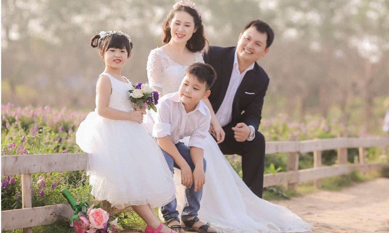20+ Cách tạo dáng chụp ảnh gia đình 4 người siêu dễ, siêu đẹp