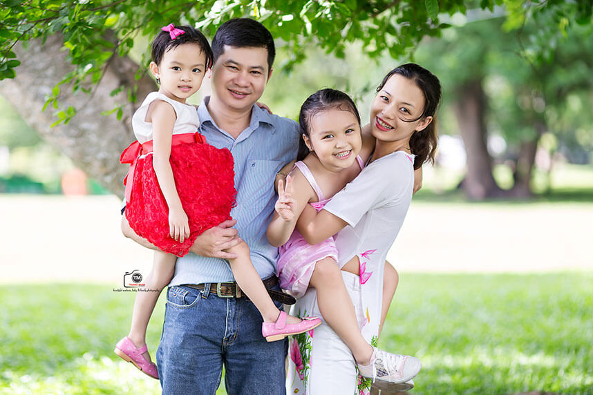 Cách tạo dáng chụp ảnh gia đình 4 người