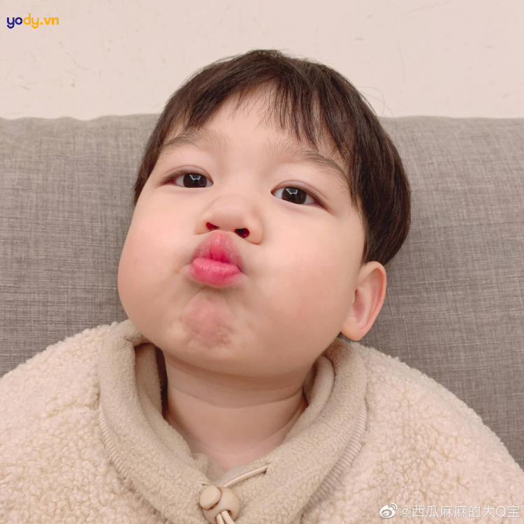 Ảnh đại diện hài hước cho người yêu con nít chu mỏ cute
