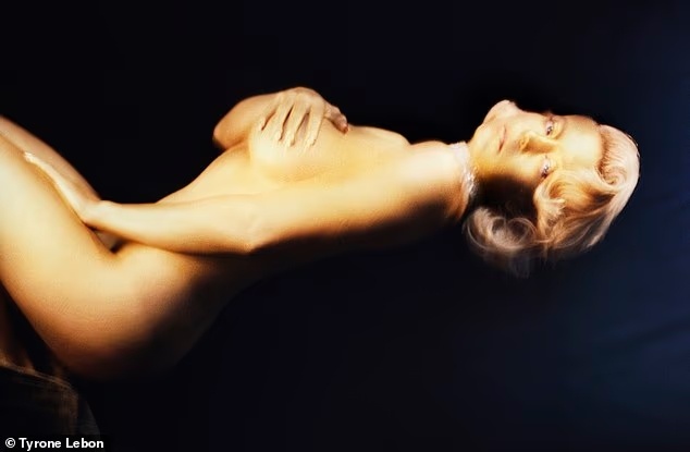 Sydney Sweeney chụp ảnh khỏa thân