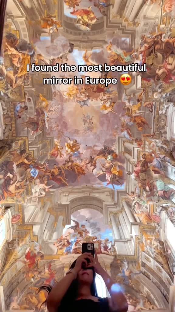 Giải mã chiếc gương gây sốt khiến khách phải chi tiền để chụp ảnh - 1