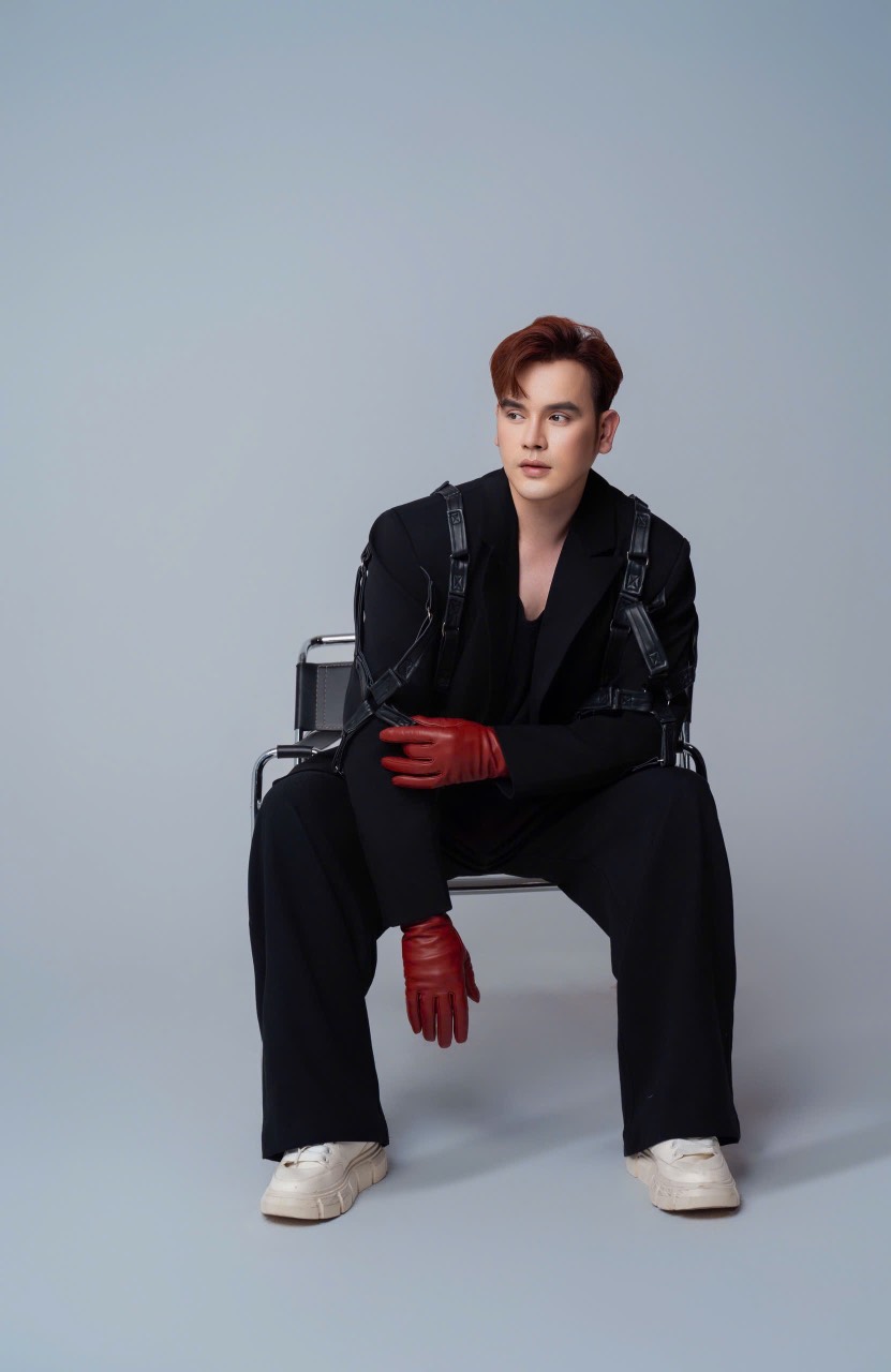 Diệp Bùi gây bão mạng xã hội qua bộ ảnh