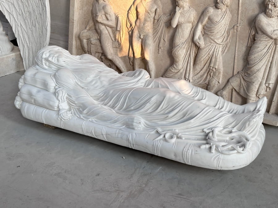 Bản sao tác phẩm điêu khắc Chúa Kitô che mặt