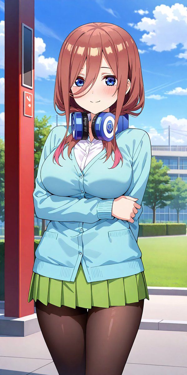 Miku, em làm người ta muốn che chở mãi thôi.