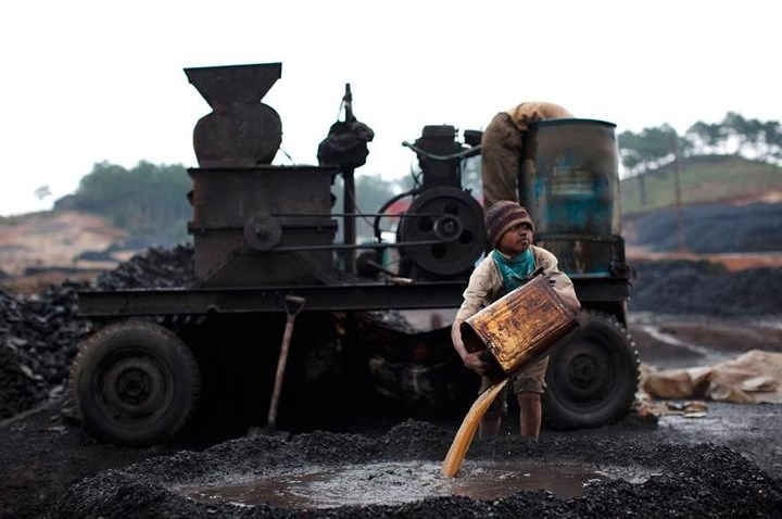 xot xa hinh anh tre em lao dong vat va tren the gioi hinh 4