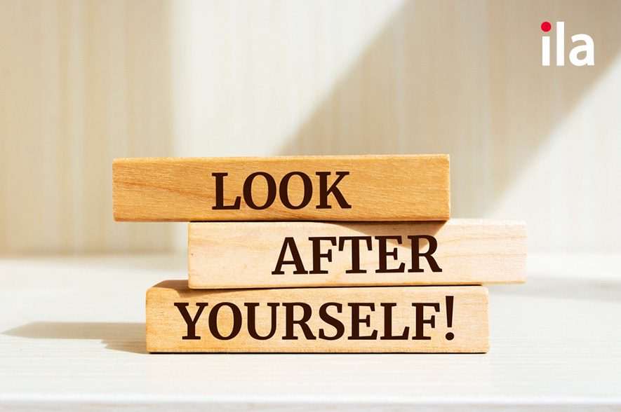 Look after là gì? A-Z kiến thức về look after