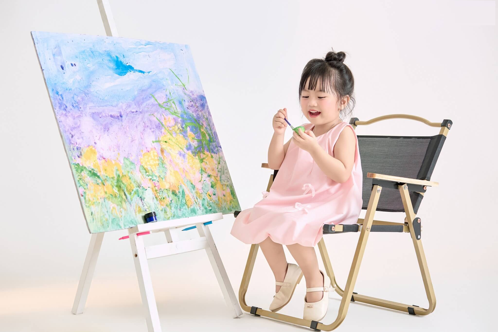 Cách tạo dáng chụp ảnh cho bé gái 5 tuổi cực kỳ dễ thương