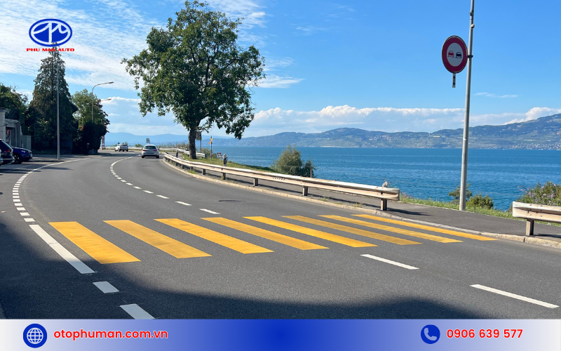 Phân biệt lỗi không tuân thủ làn đường với vạch kẻ đường