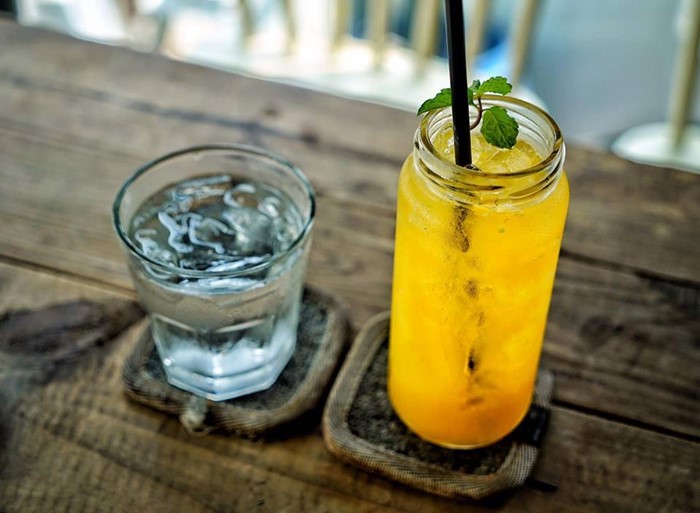 Hướng dẫn cách chụp ảnh đồ uống đẹp bằng điện thoại