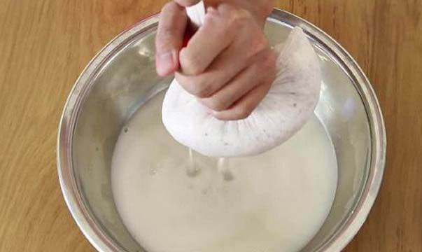 Làm nước cốt dừa cho chè thái