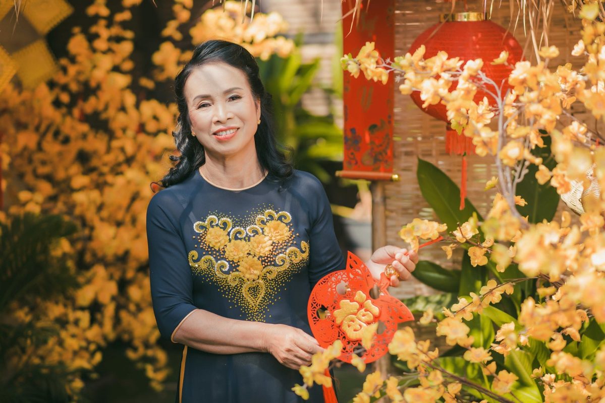 Những mẫu áo dài thích hợp cho mẹ & chị lớn tuổi