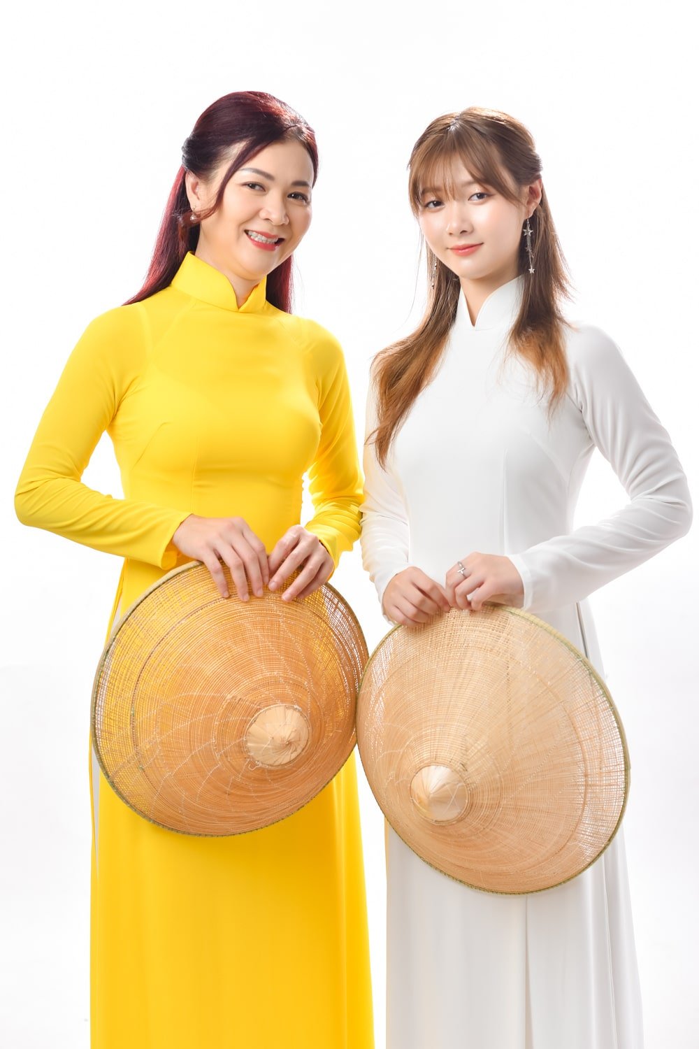 Anh ao dai 2 me con 12 min
