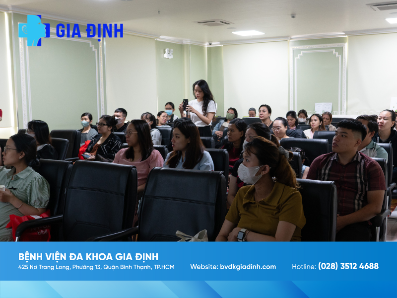 Tham gia lớp tiền sản để có thêm các kiến thức chăm sóc bé