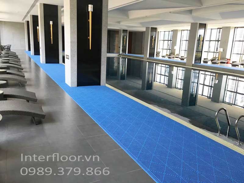 Thảm bể bơi thoát nước chống trơn