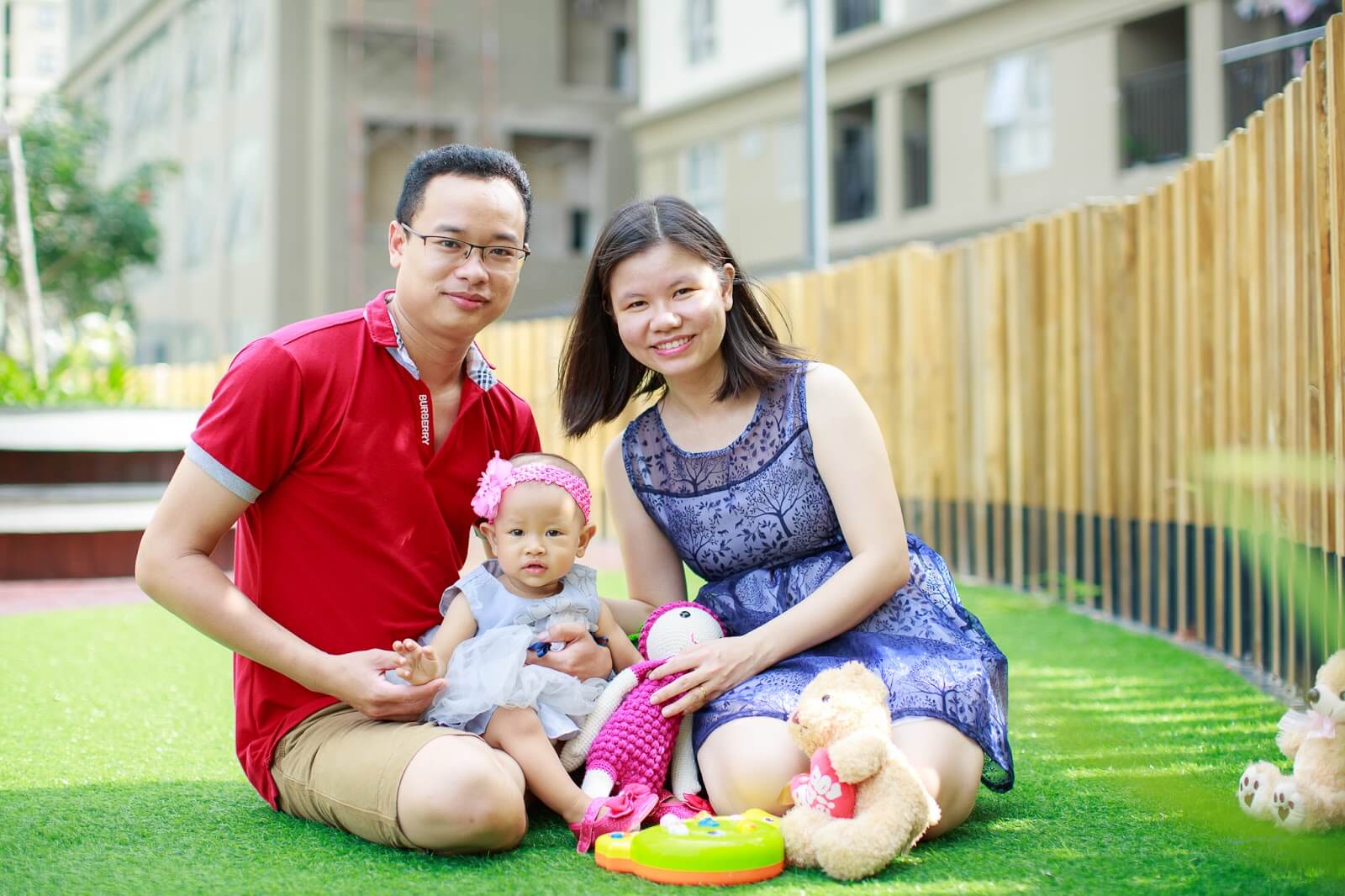 Cách tạo dáng chụp ảnh gia đình 3 người