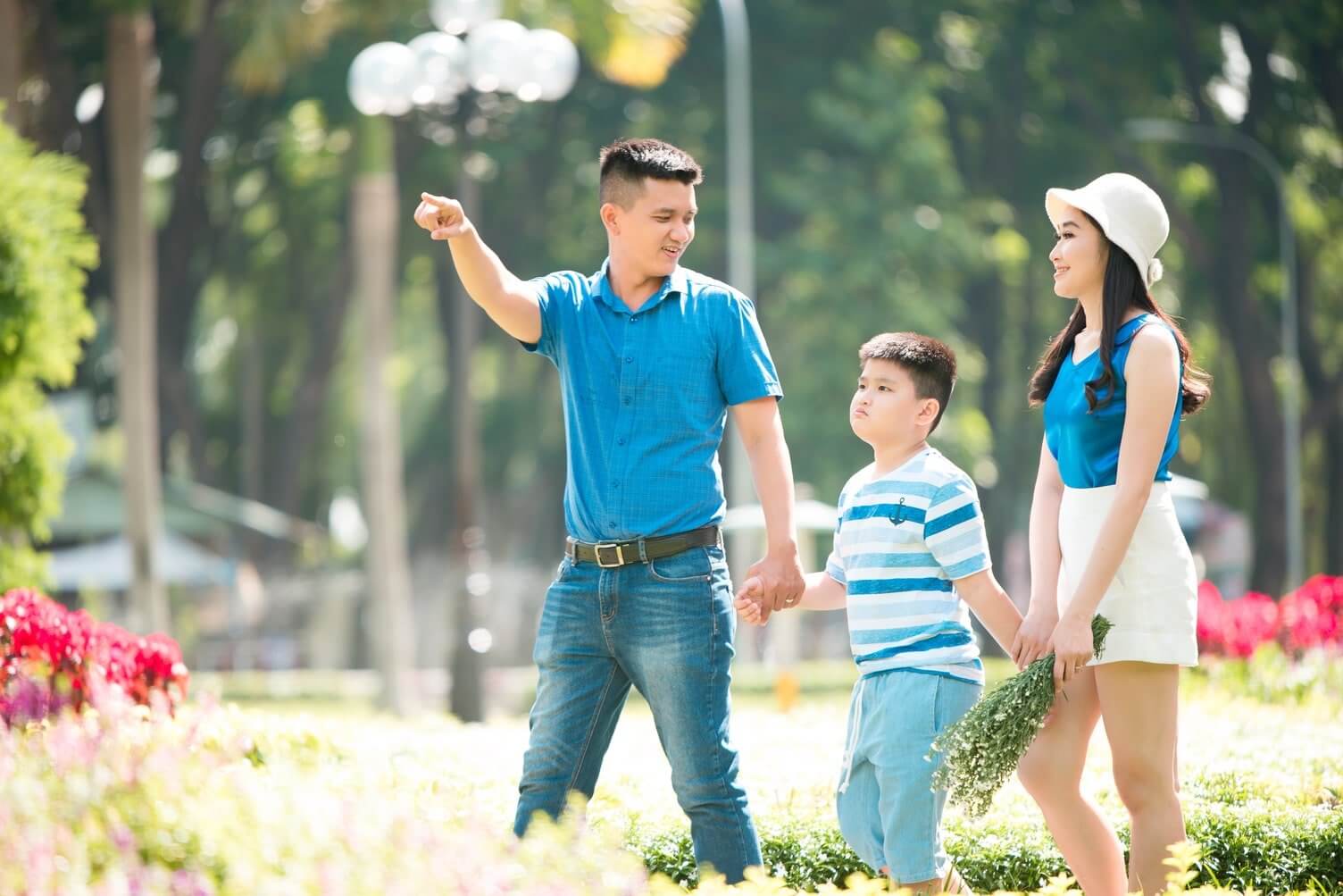 Cách tạo dáng chụp ảnh gia đình 3 người