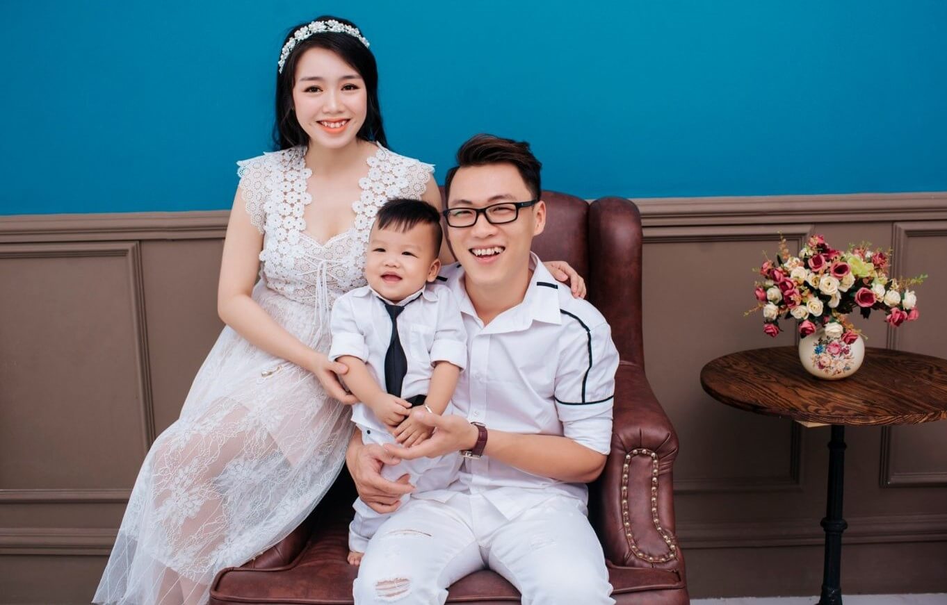 Cách tạo dáng chụp ảnh gia đình 3 người