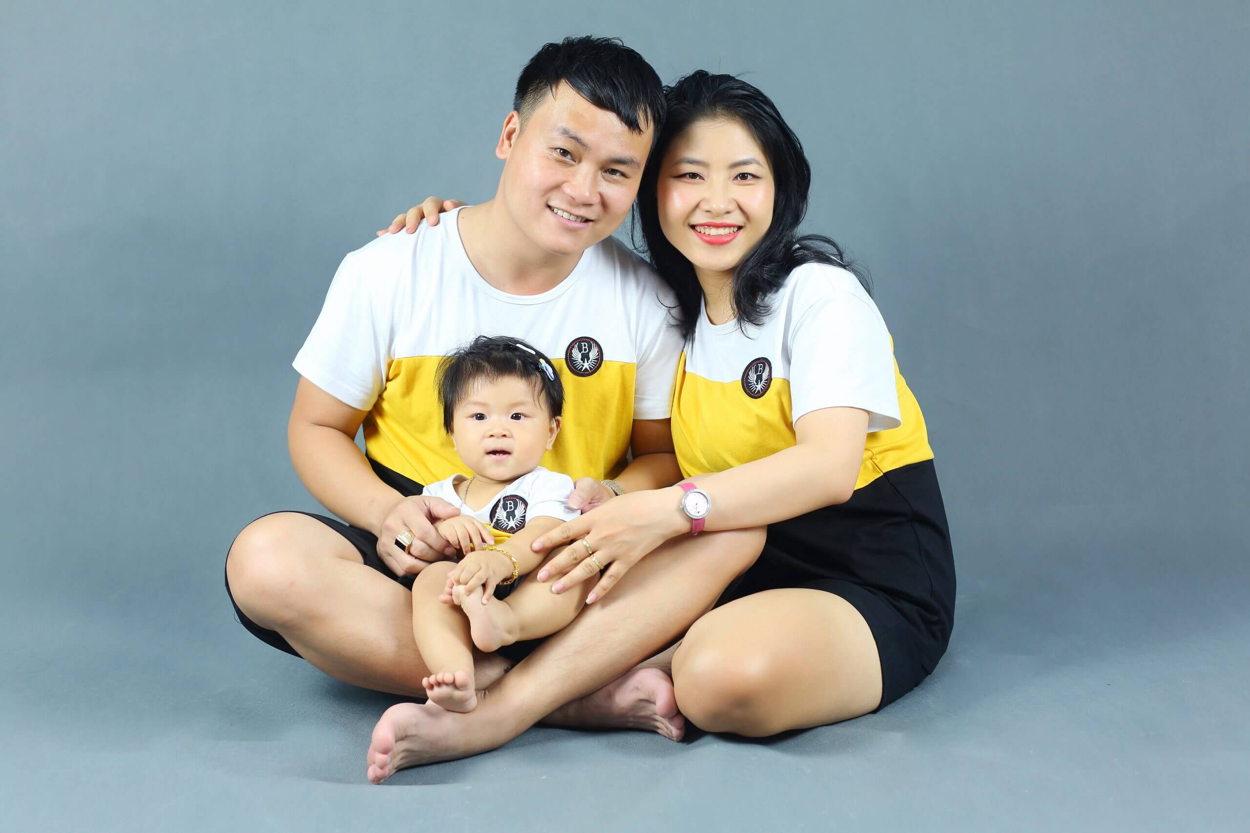 Cách tạo dáng chụp ảnh gia đình 3 người