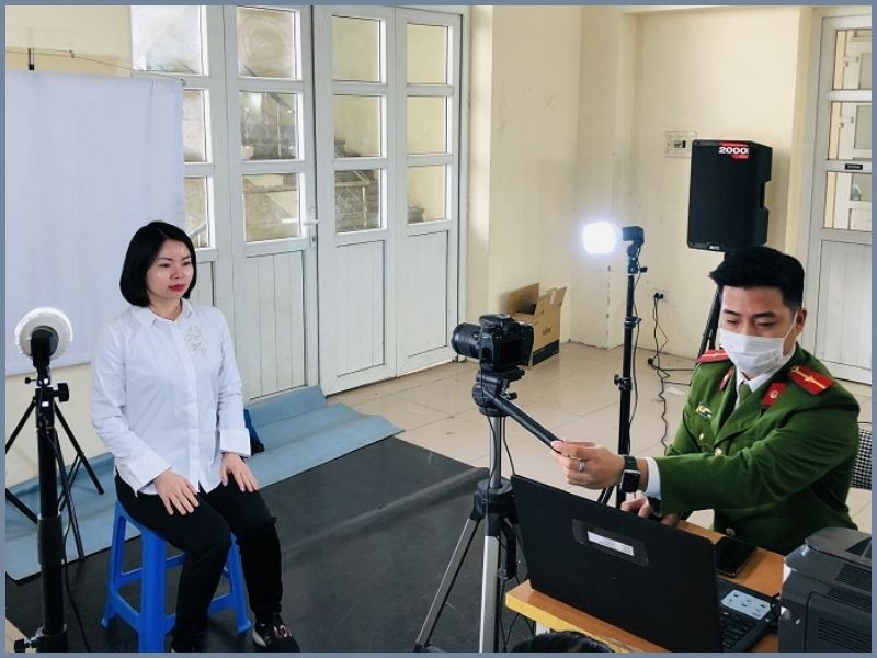 làm căn cước công dân mặc áo thun được không