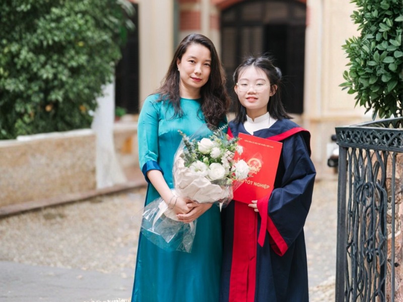 chụp kỷ yếu cùng con mặc gì