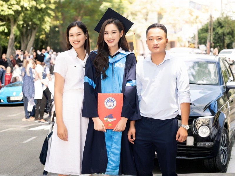 chụp kỷ yếu cùng con mặc gì