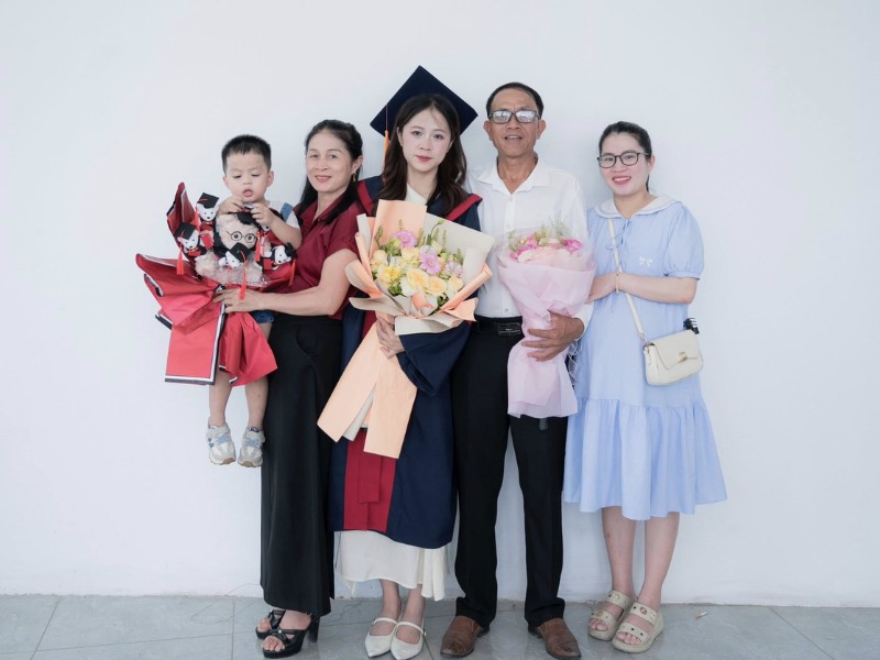 Bố mẹ đi chụp kỷ yếu cùng con mặc gì đẹp? 10 gợi ý phù hợp nhất