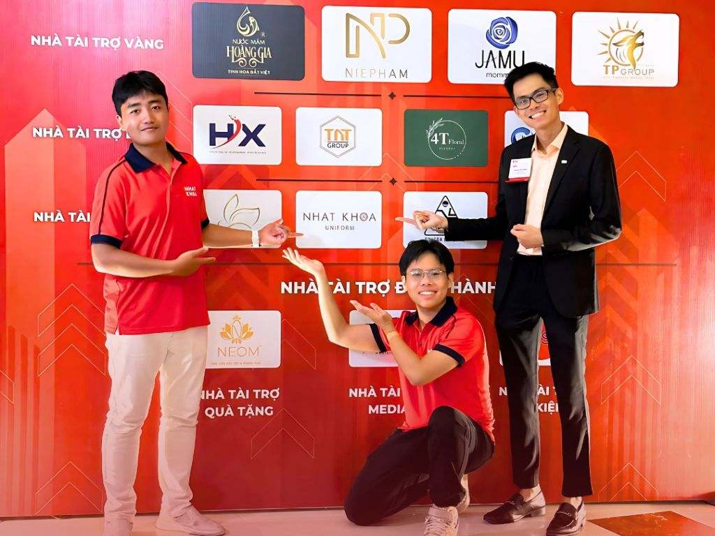 Nhất Khoa là đơn vị uy tín giúp bạn chọn ảnh tập thể lớp đẹp