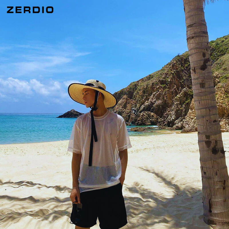 cách pose dáng đi biển cho nam 1