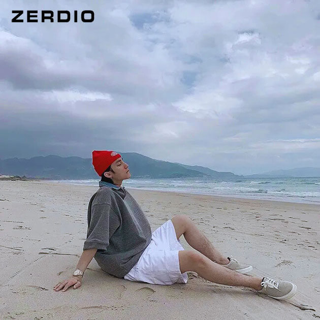 phối đồ đi biển cho nam chụp ảnh 1