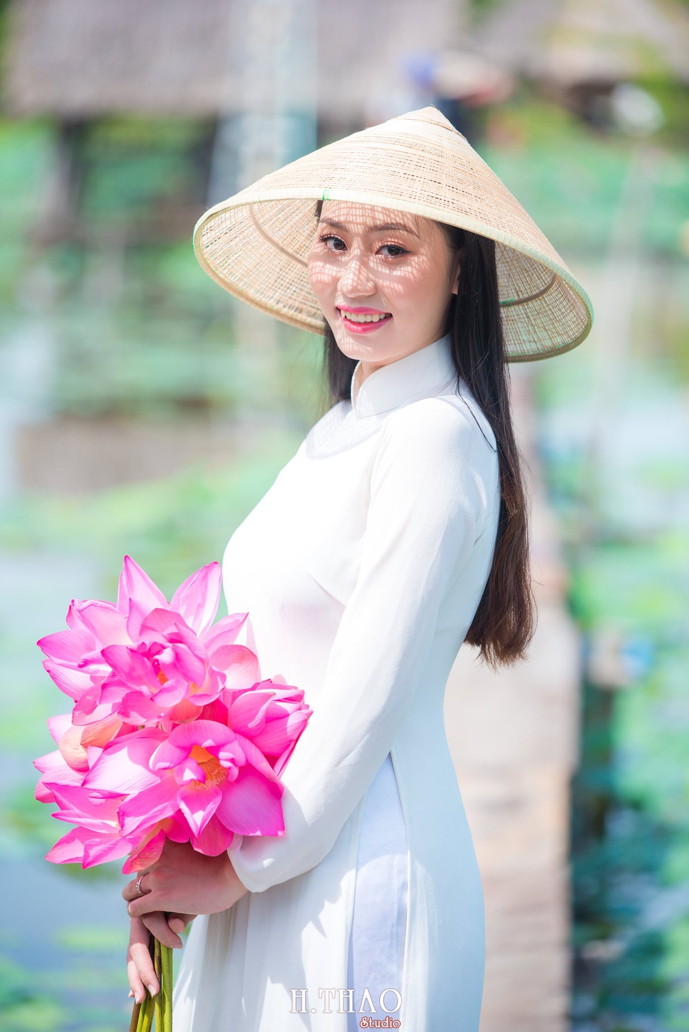 Chup hinh hoa sen 3 - Tháng 6, chụp hình với hoa sen tại Tam đa quận 9 - Tp.HCM