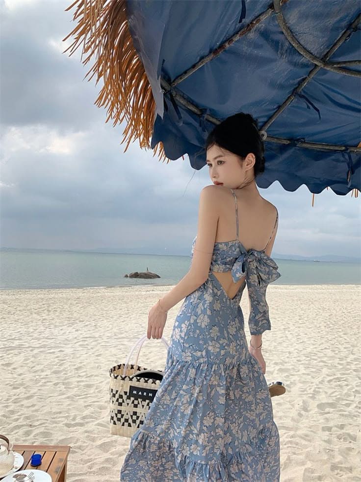 Các Kiểu Váy Maxi Hoa Nhí Đi Biển Hot Nhất Hiện Nay - Váy Maxi Hoa Nhí Đi Biển Hở Lưng