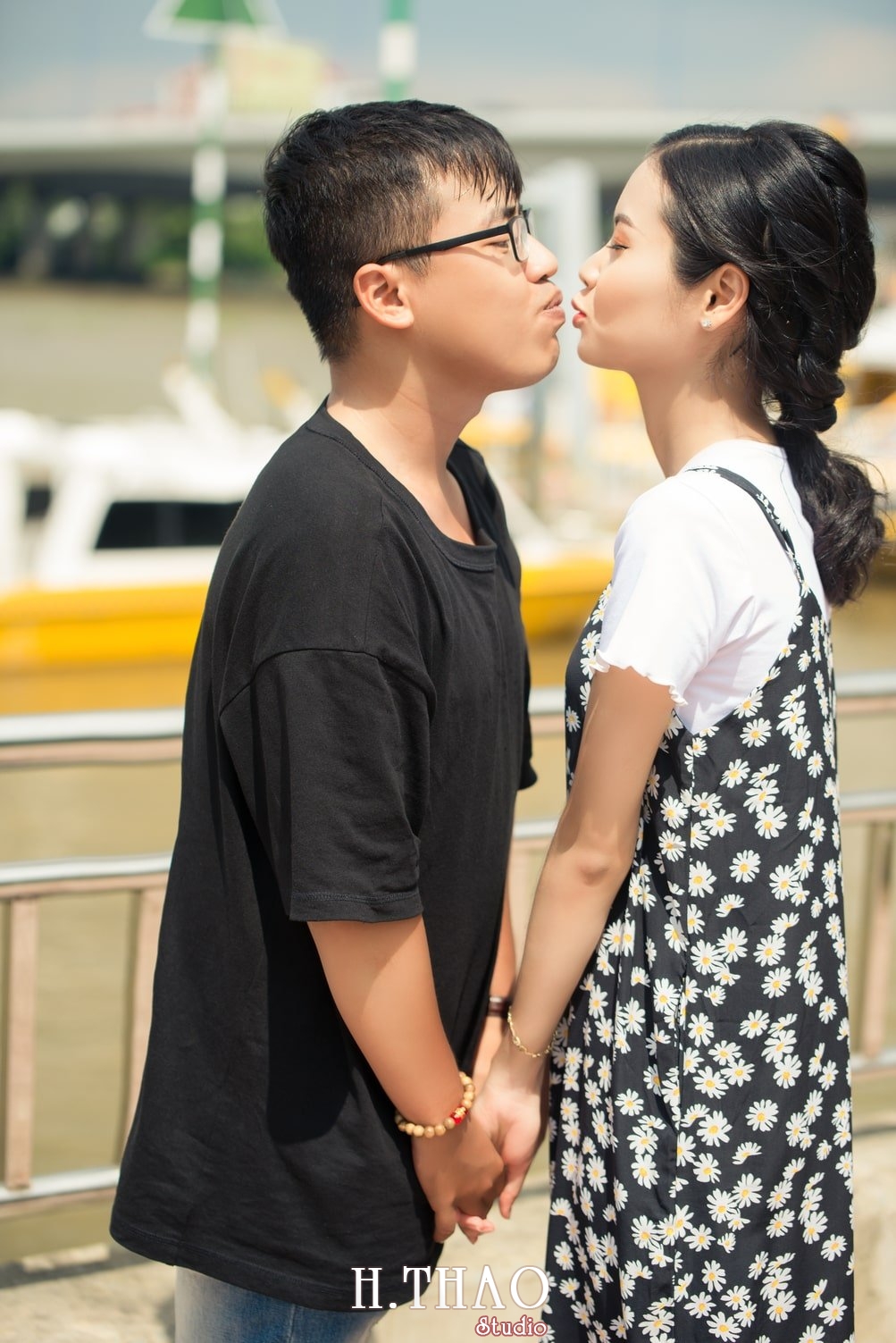 Anh couple dang yeu 13 - Bộ ảnh couple rất đáng yêu chụp tại bến tàu ở Tp.HCM - HThao Studio