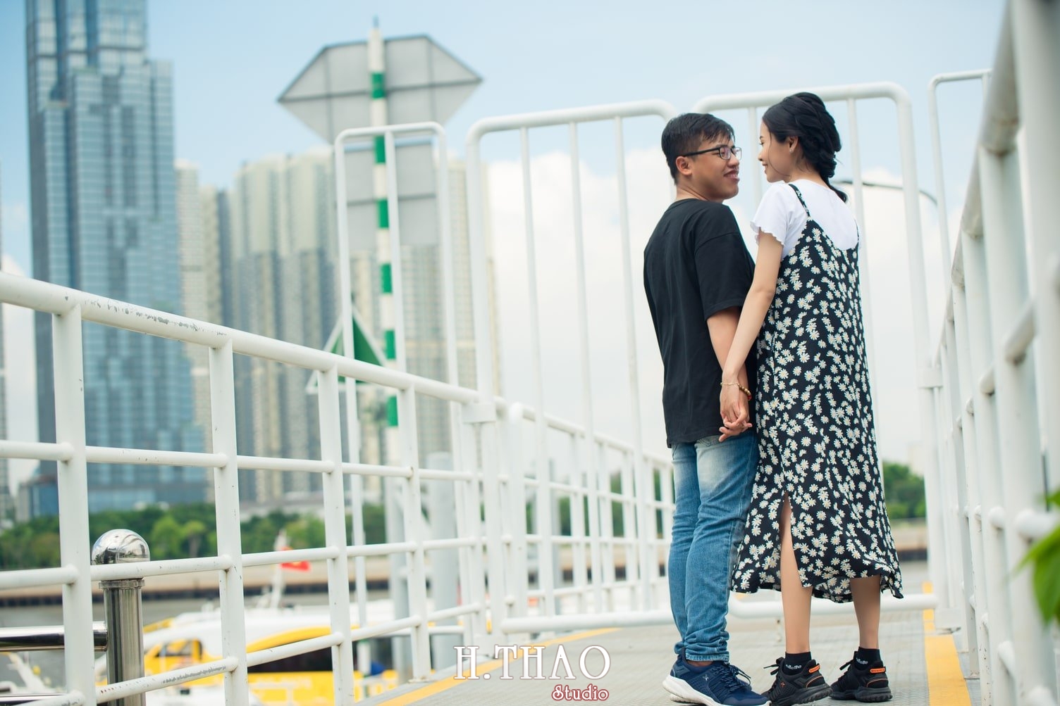 Anh couple dang yeu 15 - Bộ ảnh couple rất đáng yêu chụp tại bến tàu ở Tp.HCM - HThao Studio