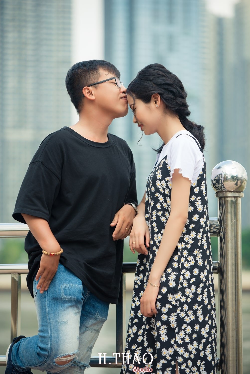Anh couple dang yeu 2 - Bộ ảnh couple rất đáng yêu chụp tại bến tàu ở Tp.HCM - HThao Studio