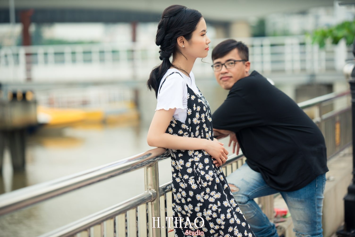 Anh couple dang yeu 6 - Bộ ảnh couple rất đáng yêu chụp tại bến tàu ở Tp.HCM - HThao Studio