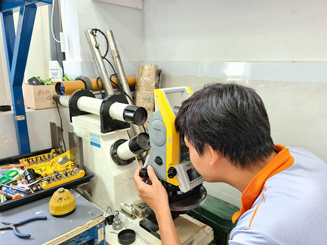 Ngoài chọn thiết bị chất lượng, kiểm nghiệm thiết bị cũng là một điều cần thiết để giảm thiểu sai số trong đo đạc.