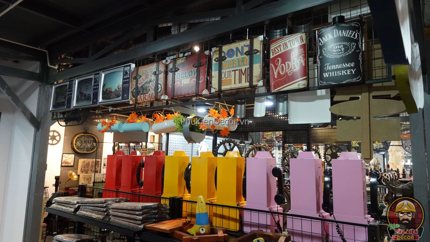 Tạo điểm nhấn khác biệt cho quán cafe, nhà hàng bằng những món phụ kiện vintage - retro