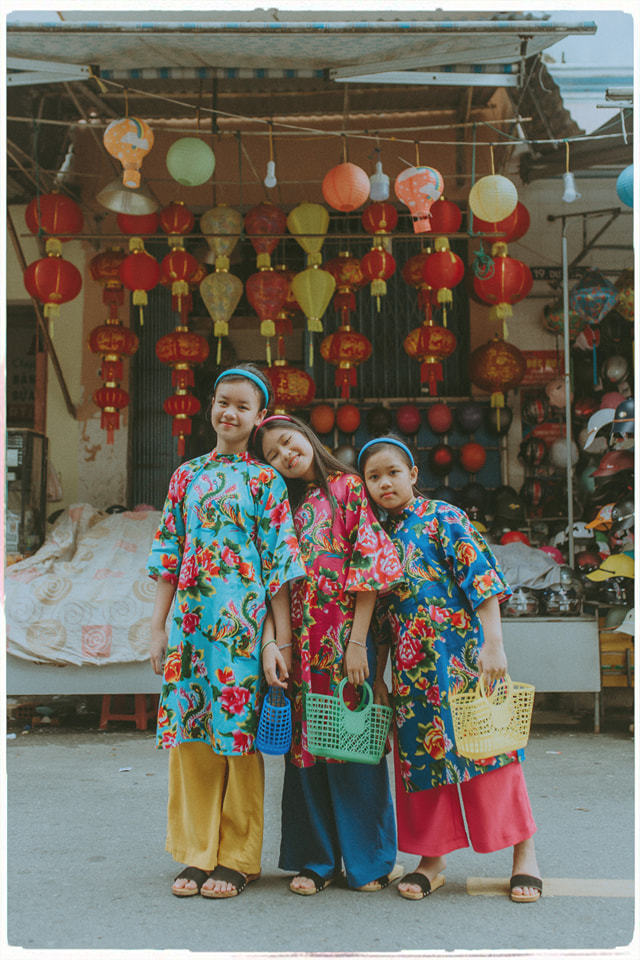 Thiếu nữ xinh đẹp khoe sắc tại chợ Tết truyền thống khắp ba miền - 9