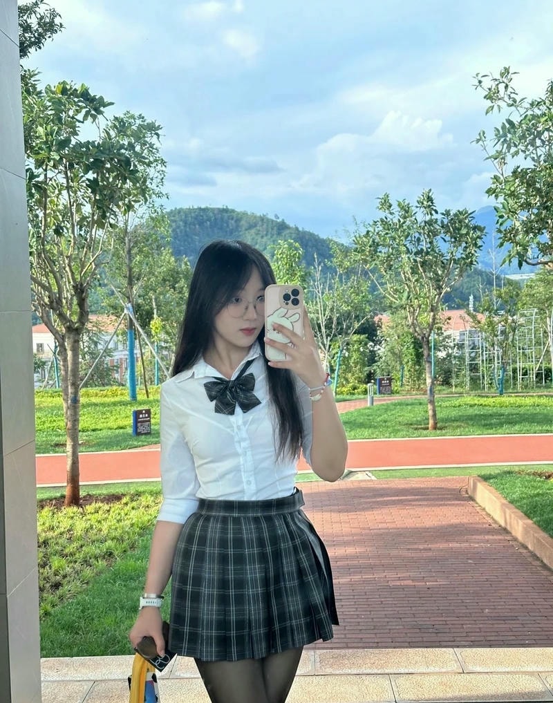 Gái xinh diện váy ngắn khoe dáng cực đỉnh