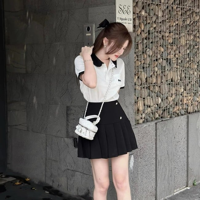 Hình ảnh gái xinh mặc váy ngắn tạo dáng ngại ngùng