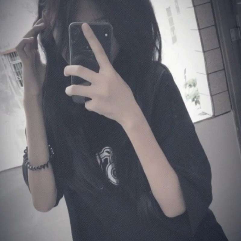 Bộ avatar ảnh gái xinh che mặt bằng điện thoại mặc áo đen