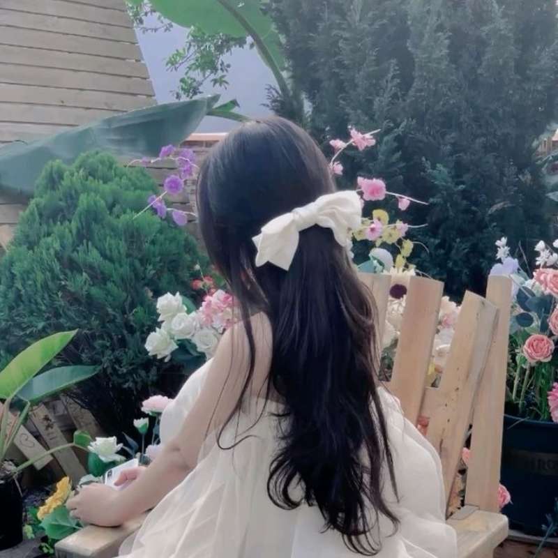 avatar ảnh gái xinh che mặt tóc dài