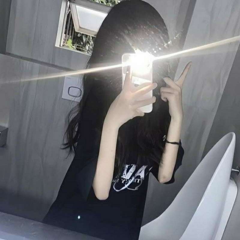 Bộ avatar ảnh gái xinh che mặt bằng điện thoại trước gương