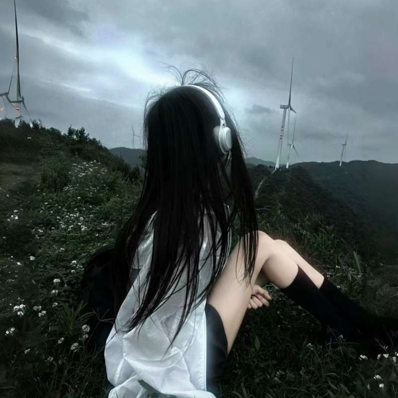 avatar nàng thơ che mặt và tai nghe