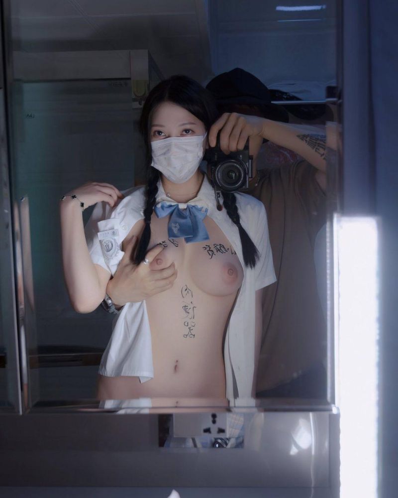 Ảnh gái xinh vú to bự