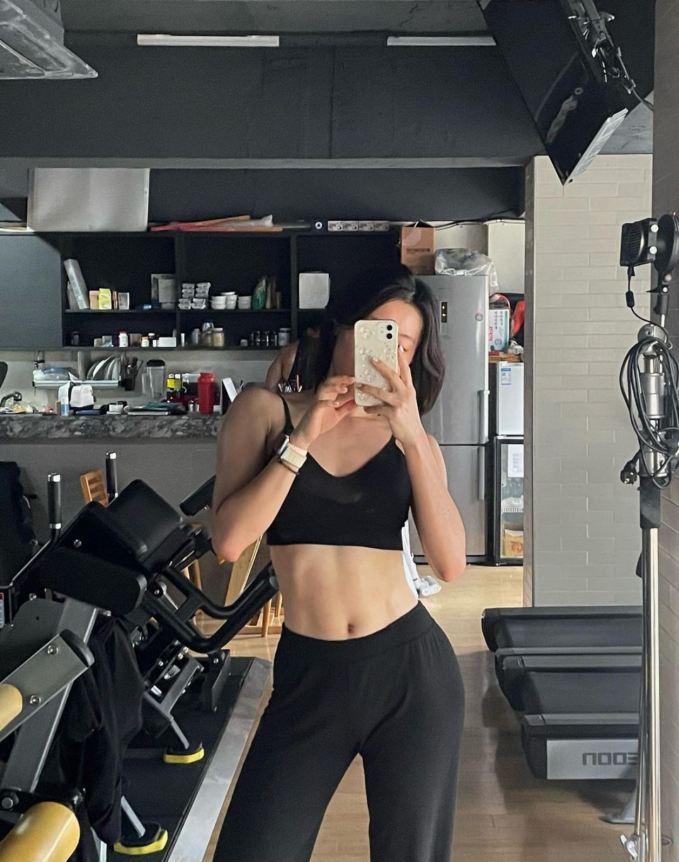 Ảnh gái tập gym mu to