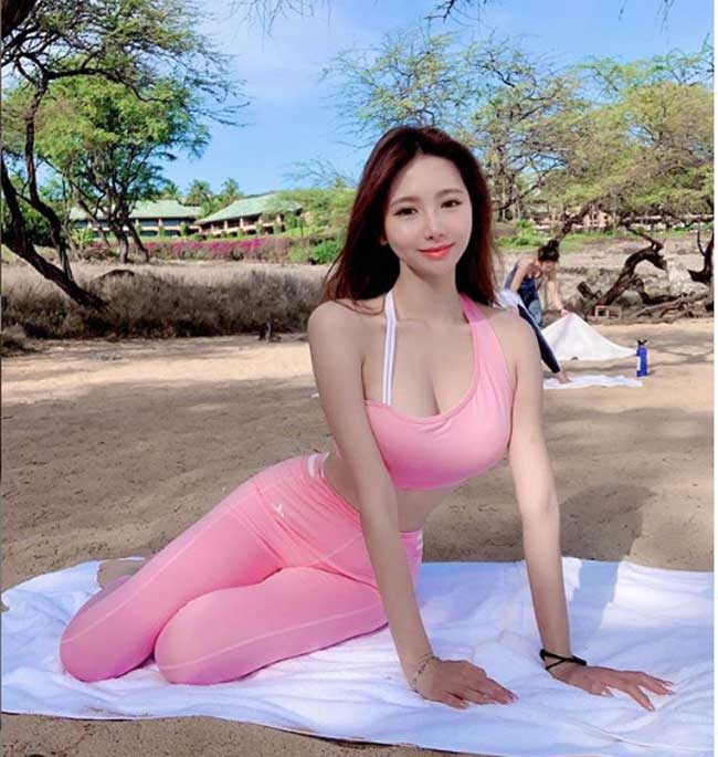 Ảnh body nữ tập gym