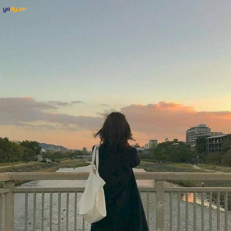 ảnh cô gái quay lưng