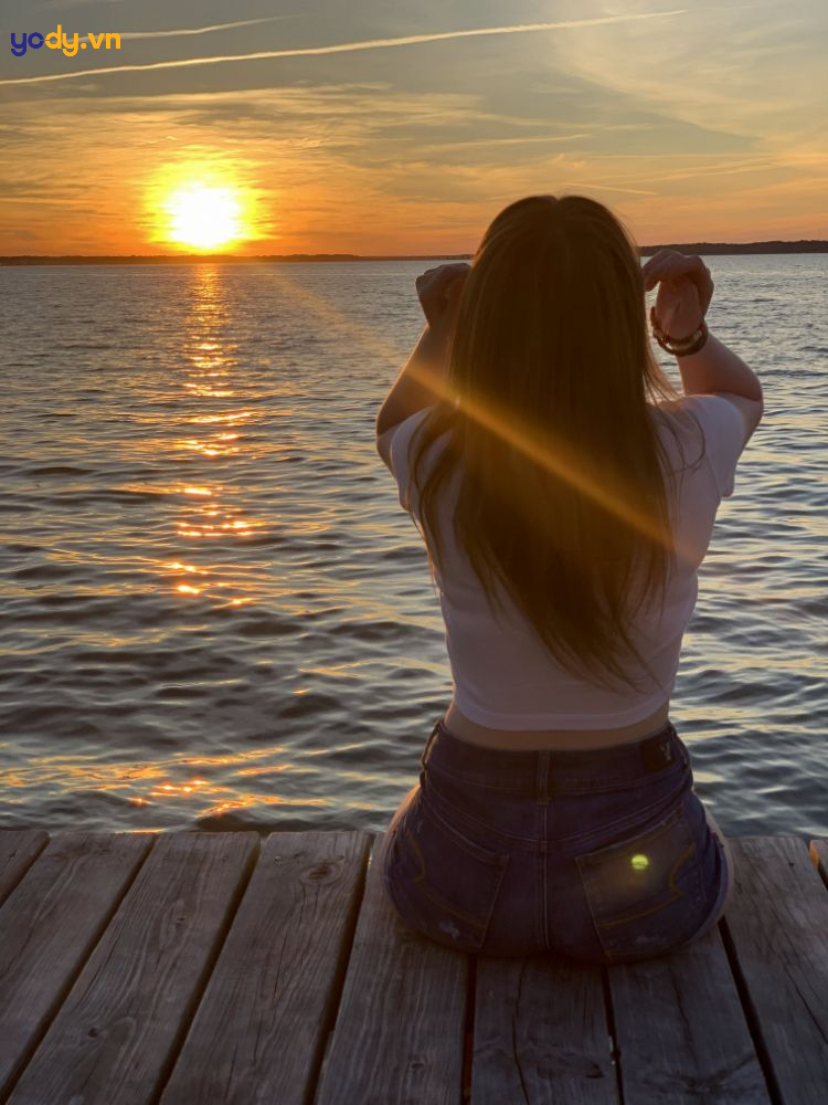 ảnh cô gái quay lưng
